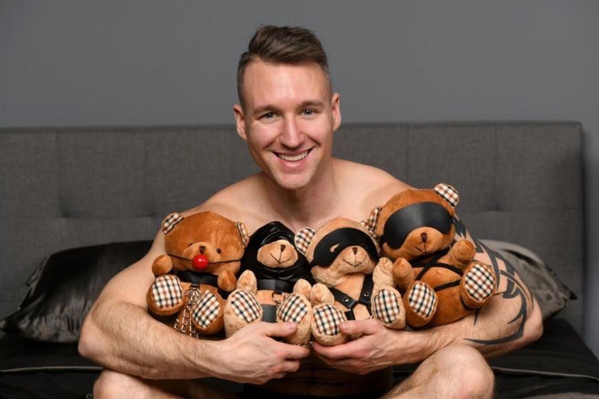 Плюшевий ведмедик HOODED Teddy Bear БДСМ у шкіряному капюшоні з повідцем, 23x16x12 см SO9815 фото
